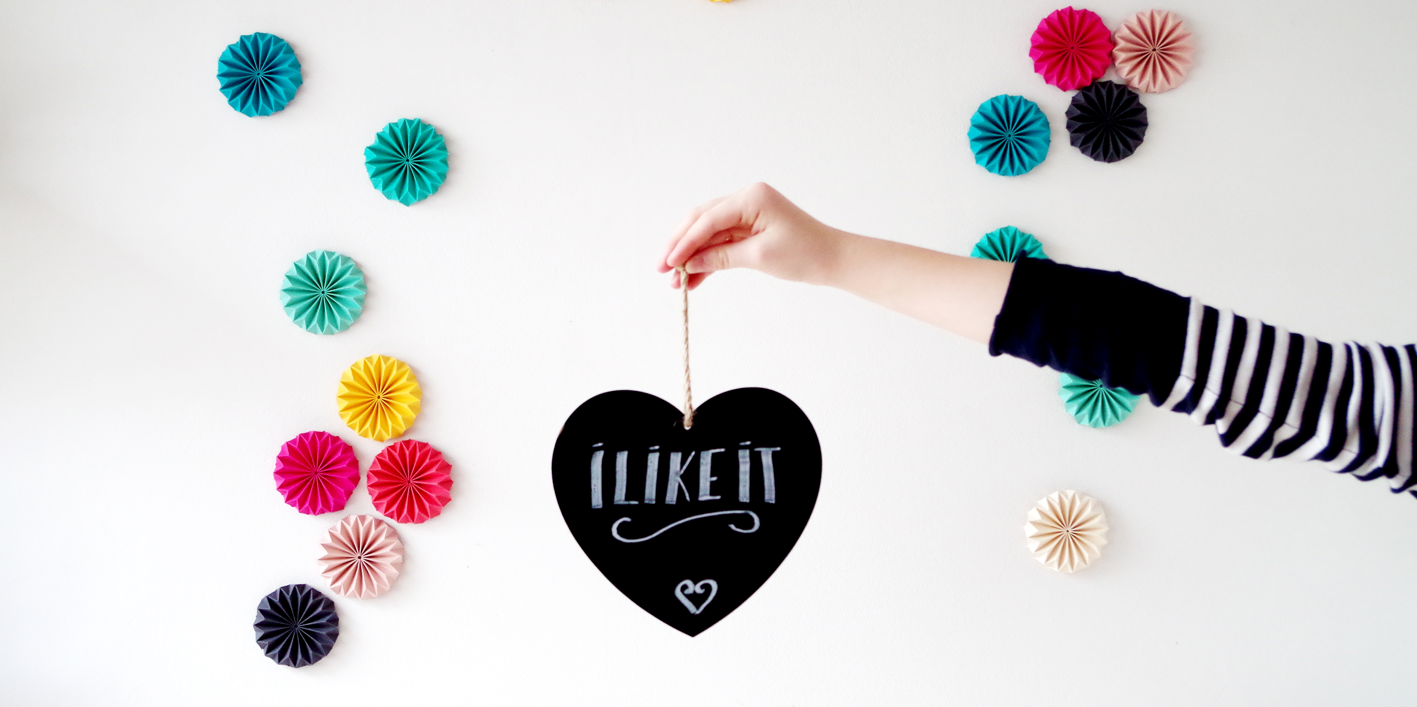 {DIY} Réaliser une déco de cocardes en papier