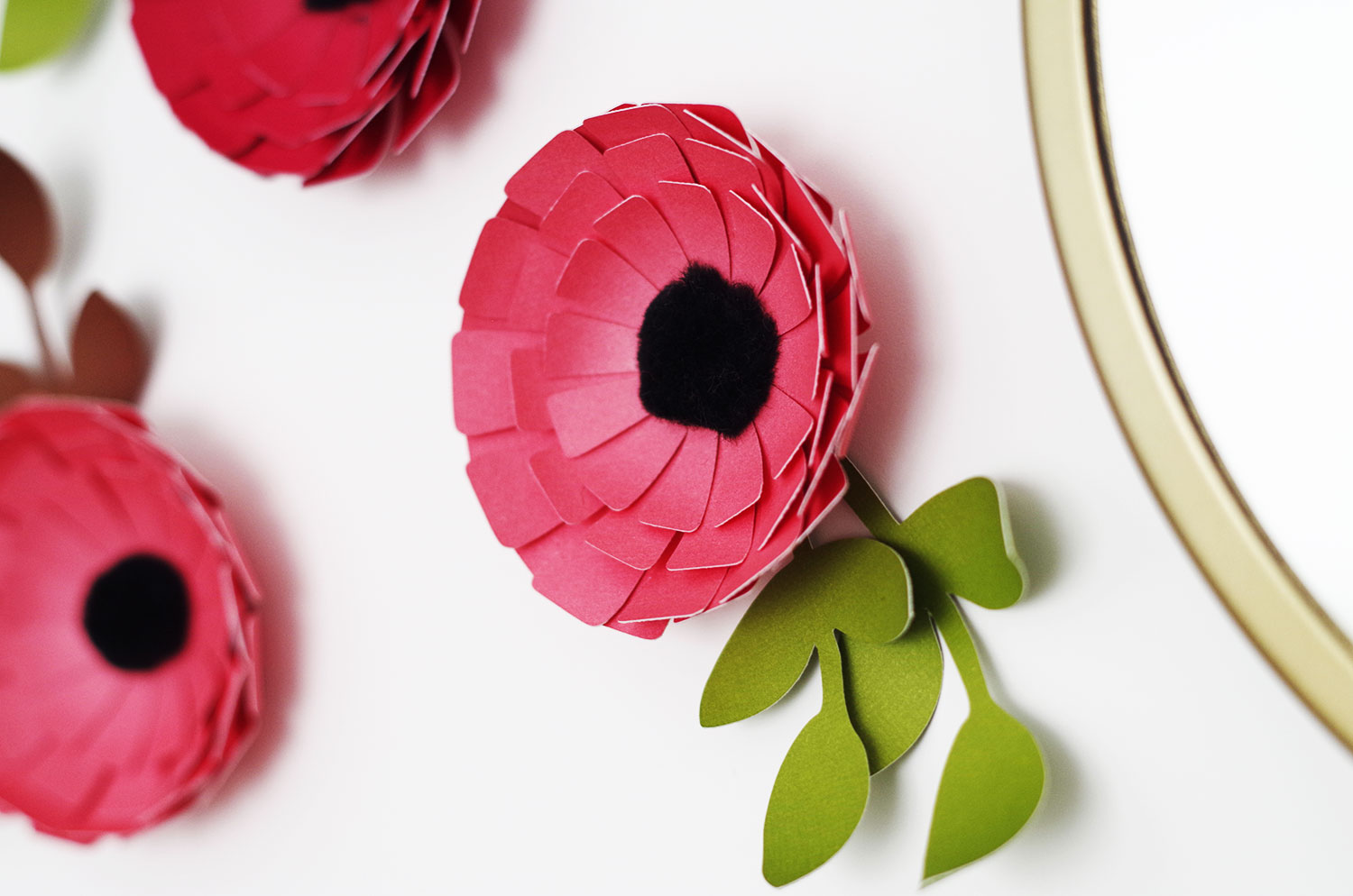 {DIY} Des fleurs en papier pour décorer mes murs